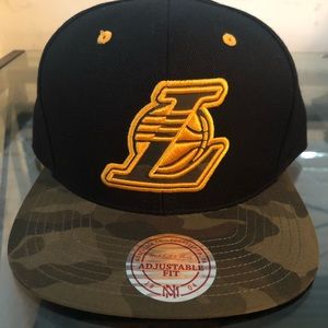 ✨🆕 NBA Mitchell & Ness L.A Lakers Snapback Hat 🏀